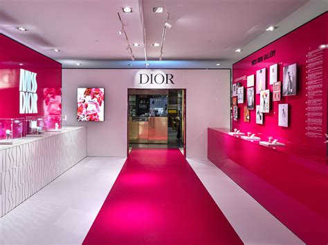 miss dior concept pub scene d'amour|Miss Dior pop up boutique.